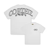 Camiseta de algodón de alto gramaje, color blanco, con logo de la marca estampado en el pecho y diseño gráfico grande en la espalda con tipografía arqueada.