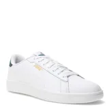 Championes Puma modelo Smash 3.0 L, de diseño urbano en color blanco con detalles en dorado y verde oscuro en el talón. Confeccionados en cuero sintético con cierre de cordones y suela de goma.