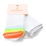 Pack de dos pares de medias blancas de algodón, uno liso y otro con rayas horizontales de colores en el tobillo.