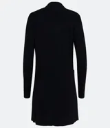 Cárdigan largo de punto color rojo con bolsillos delanteros.