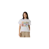 Remera gris melange de corte oversize, con mangas cortas y cuello redondo. Presenta un estampado gráfico frontal compuesto por múltiples logotipos de estilo retro.