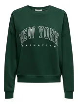 Buzo verde oscuro de manga larga con cuello redondo y puños acanalados. Presenta un fit holgado y un largo corto. Estampado frontal con la frase "NEW YORK MANHATTAN" en blanco.
