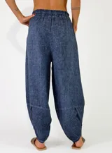 Pantalón de lino color amarillo mostaza, de corte bombacho y relajado, con bolsillos delanteros aplicados y cintura elástica.