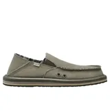Zapatos tipo slip-on Sanuk modelo Donny Hemp, color verde oliva. Presentan un diseño casual con bordes deshilachados, paneles elásticos laterales y talón plegable para usar como zueco. Incluyen forro interior con estampado tipo manta y suela de goma con entresuela de EVA.