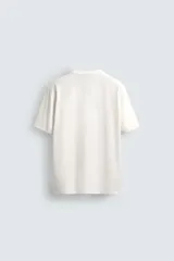 Camiseta de corte regular, con cuello redondo y manga corta, perteneciente a la colección especial Origins.