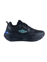 Championes deportivos Umbro modelo Fly, color negro con detalles en azul y verde neón en el logo lateral y la parte trasera. Presentan una suela robusta y diseño ergonómico.