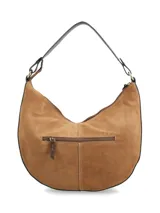 Cartera de hombro con diseño ovalado, confeccionada en cuero gamuza color camel con detalles en cuero napa. Presenta cierre en el acceso principal, logo metálico de la marca en la parte inferior y correa ajustable.