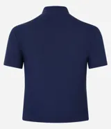 Blusa de ribana color marrón, con mangas cortas y cuello alto, de corte ajustado al cuerpo.