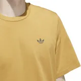 Remera amarilla de algodón con logo Adidas pequeño en el pecho.