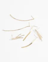 Set de tres pares de aros dorados con strass: un par colgante de cadena fina, un par colgante de lámina lisa y un par colgante de múltiples cadenas cortas.