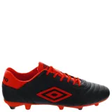 Championes de fútbol Umbro modelo Touch FG para hombre, diseñados para superficies de césped natural firme. Presentan una capellada de cuero sintético en color blanco con detalles en naranja, cierre de cordones y suela con tapones estratégicamente ubicados para optimizar la tracción y estabilidad en el campo de juego.