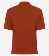 Blusa de corte regular confeccionada en tejido de rib acanalado color naranja. Presenta cuello alto y mangas cortas.