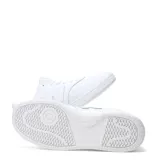 Championes urbanos New Balance modelo 080, color blanco, con diseño clásico de corte bajo, perforaciones en la puntera para mayor ventilación y logo lateral característico de la marca.