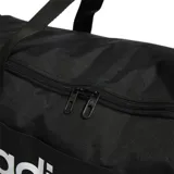 Bolso Adidas Linear Duffel negro con logo blanco estampado. Tiene doble asa de mano, correa de hombro ajustable, compartimento principal con doble cierre, bolsillos laterales (uno de malla y otro con cierre), un bolsillo frontal oculto y un compartimento separado para calzado.