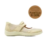 Zapato casual de mujer Korium Confort modelo Jezabel, color beige, confeccionado en tejido de malla transpirable con detalles en cuero sintético y cierre de velcro en el empeine con doble tira.