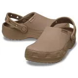 Zuecos Crocs modelo Classic Crafted Clog, de color beige, con parte superior de lona textil y suela de goma Croslite. Incluye correa de talón pivotante y detalles de la marca en el lateral.
