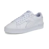 Championes Puma modelo Jada Renew, de diseño urbano en color blanco. Presentan una silueta clásica con plataforma, confeccionados en material sintético con perforaciones laterales y el logo de la marca en la lengüeta y el talón.