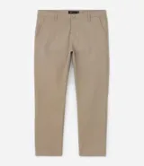 Pantalón de corte slim y estilo cropped, confeccionado en tejido plano de algodón con un toque de elastano. Presenta cierre frontal con botón y cremallera, trabillas para cinturón y bolsillos laterales y traseros.