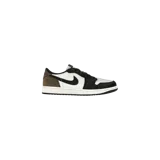 Championes Nike Air Jordan 1 Retro Low OG en combinación de colores blanco, negro y marrón mocha, con diseño clásico de caña baja y detalles icónicos de la marca.