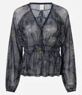 Bata de tul con estampado paisley, de corte holgado y fluido. Presenta escote en V con lazo ajustable, mangas largas amplias y elástico en la cintura que genera un efecto peplum.