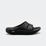 Sandalias de recuperación OOFOS modelo Ooahh, color negro, con diseño ergonómico y tecnología OOfoam para mayor absorción de impacto y soporte del arco plantar.