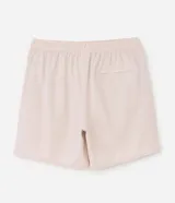 Bermuda deportiva masculina de poliéster color negro, con corte suelto y cintura elástica con cordón ajustable.