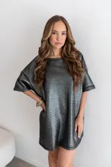 Remerón de viscosa color beige con textura tipo waffle.