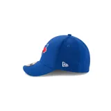 Gorra New Era color azul con el logo de los Toronto Blue Jays bordado en el frente.