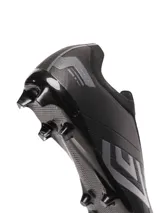 Championes de fútbol Umbro Victory HG, color negro con detalles en gris. Diseño sin cordones con ajuste tipo calcetín.