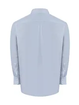 Camisa de manga larga con diseño de rayas verticales finas en azul y blanco. Presenta cuello button-down, bolsillo frontal en el pecho con logo bordado y puños con botones.