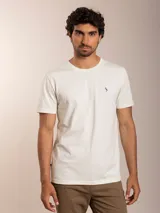 Remera básica de algodón de manga corta en color amarillo claro, con cuello redondo y pequeño logo bordado en el pecho.