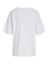 Remera de cuello redondo y mangas cortas, con calce holgado y estampa frontal de cerezas con texto decorativo.