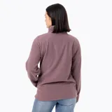 Buzo polar de microfleece color rosa viejo, con cuello alto, cierre frontal parcial con botones a presión y bolsillo frontal tipo canguro. Presenta detalles en nylon en la tapeta y los bolsillos, y puños con sujeción elástica.