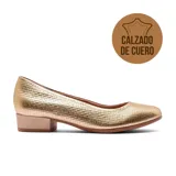 Zapato de vestir Usaflex de cuero negro, con taco bajo cuadrado y punta redondeada.