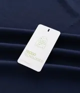Remera deportiva de manga corta y cuello redondo, confeccionada en tejido tech fleece con tecnología dry que facilita la transpiración y el secado rápido. Presenta un corte comfort holgado y diseño liso sin estampas.
