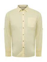 Camisa celeste de manga larga RKF Galiton, confeccionada en popelina 100% algodón orgánico. Cuenta con botones de madera, mangas ajustables, bolsillo de pecho con logo bordado y protección UPF +20.