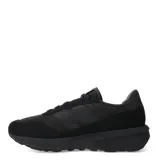 Championes urbanos New Balance modelo U370, color negro. Presentan un diseño de perfil bajo con exterior que combina paneles de malla textil y refuerzos de gamuza. Incluyen el logo de la marca en el lateral y una suela de goma resistente.