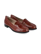 Mocasín de cuero color cognac con diseño clásico, costuras reforzadas en el empeine y suela plana de goma negra.