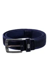 Cinturon azul marino de yute con detalles en gamuza, hebilla metalica y pin decorativo con el logo de la marca.