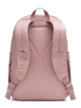 Mochila Under Armour Studio Campus de diseño ligero y resistente al agua. Cuenta con compartimento para portátil, bolsillo frontal con cremallera extragrande, bolsillos laterales para botellas y correas ergonómicas ajustables. Presenta un acabado en color rosado con logotipo metálico en relieve.
