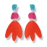 Aros colgantes con piezas geométricas de acrílico color celeste, fucsia y naranja.