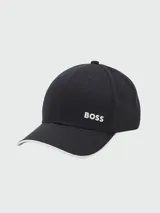 Gorro tipo gorra Boss modelo Bold, de color blanco con detalle de la marca en relieve en el lateral frontal.