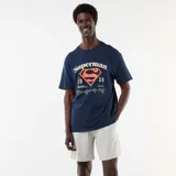 Pijama corto de dos piezas para hombre, compuesto por una camiseta de manga corta azul marino con estampa frontal de Superman y un pantalón corto gris.