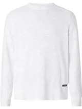 Sweater de punto blanco con textura slub (tejido irregular), cuello redondo, hombros caídos y puños y bajo acanalados. Presenta una pequeña etiqueta con logo de goma en el bajo.