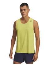Musculosa deportiva Under Armour de la línea Halo, color amarillo lima. Presenta un diseño sin mangas con cuello redondo, perforaciones láser estratégicas en los laterales para mayor ventilación y detalles reflectantes. Confeccionada en tejido elástico Iso-Chill que disipa el calor y absorbe el sudor.