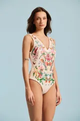 Body de mujer color rosado con escote en V y sin mangas, con estampa floral multicolor en la parte frontal.