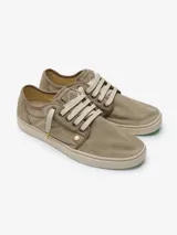 Championes Satorisan modelo Heisei Gaia, color verde caqui, con cordones beige y suela de goma reciclada.
