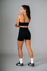 Short deportivo negro de tiro alto.