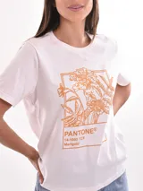 Remera color beige con estampa de texto 'Seaside Florida USA' y dibujo de coral en color lila.