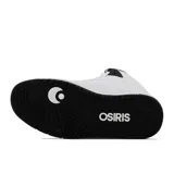 Championes de skate Osiris de caña alta, color blanco con detalles en negro, diseño acolchado y suela de goma.